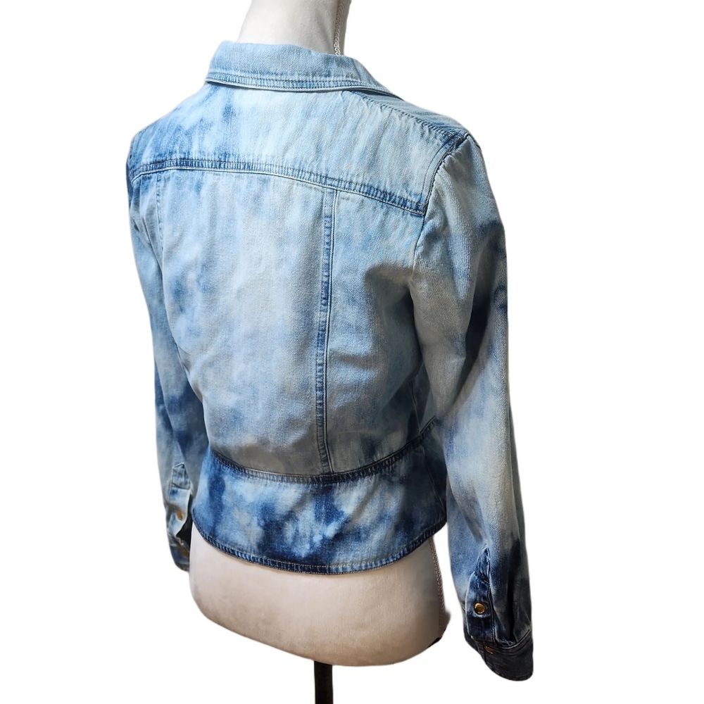 Upcycled, bleached dyed Jones NY Jean shirt w/ gold buttons. Medium - Picture 6 of 9
